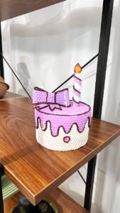 شمع پینترستی کیک با موم عسلی